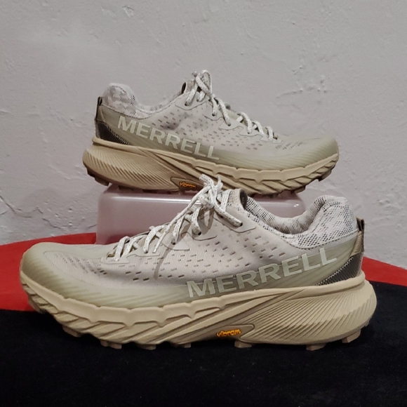 Merrell Agility Peaks 5 Tan and Gray Athletic Shoes Womens Size 9.5